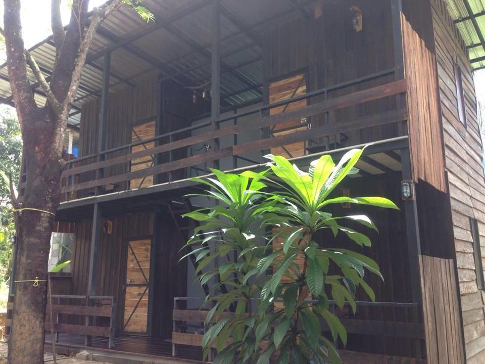 Hotel The Shadow House & Bar Koh Phayam Esterno foto