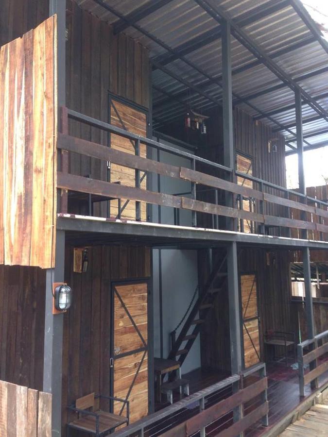 Hotel The Shadow House & Bar Koh Phayam Esterno foto