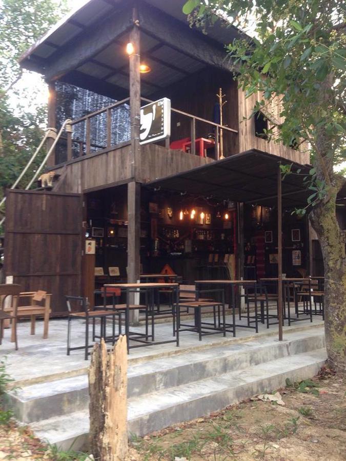 Hotel The Shadow House & Bar Koh Phayam Esterno foto