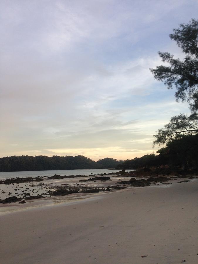 Hotel The Shadow House & Bar Koh Phayam Esterno foto